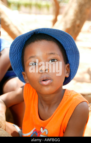 Junge mit blauen Hut, Gaborone, Botswana, Afrika Stockfoto