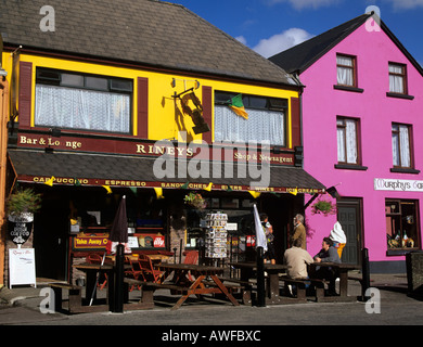 SNEEM COUNTY KERRY Republik von Irland Europäische UNION September A paar bunten Pubs und laden im Dorf Stockfoto