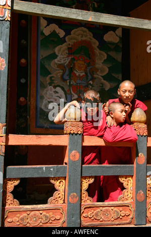 Novizen in der Paro Dzong, Bhutan Stockfoto