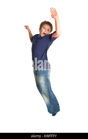 Ein Junge in der Luft gegen einen weißen Hintergrund leichte Bewegungsunschärfe springen Stockfoto