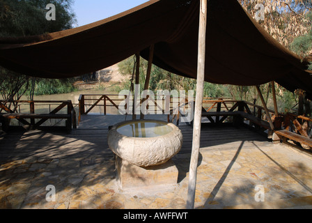 Taufbecken an Taufstätte Jesu Christi am Fluss Jordan, Wadi Al-Kharrar, Jordan Stockfoto