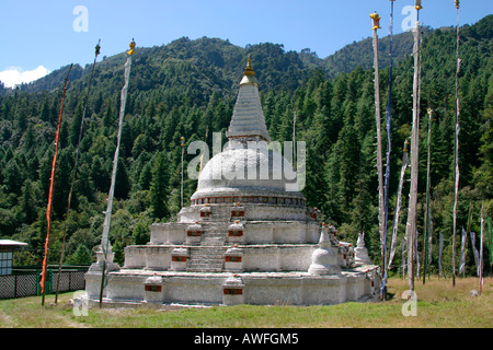 Chendebji Chorten auf der Straße zwischen den Pele-La Pass und Tongsa, Bhutan Stockfoto