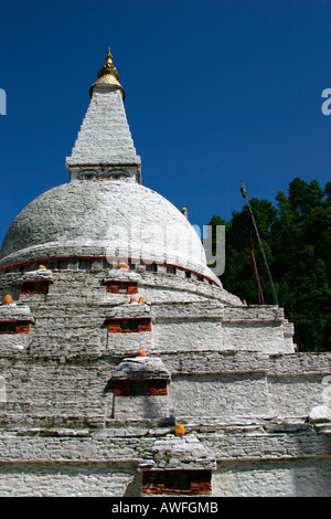 Chendebji Chorten auf der Straße zwischen den Pele-La Pass und Tongsa, Bhutan Stockfoto