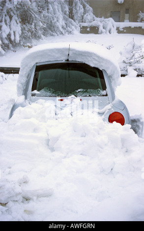 Verschneite Volkswagen Beetle, Bergisches Land, Deutschland, Europa Stockfoto