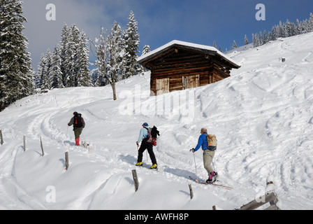 Bergsteiger, die aufsteigende Gipfel von Ski Wildschönau Tirol Oesterreich Stockfoto