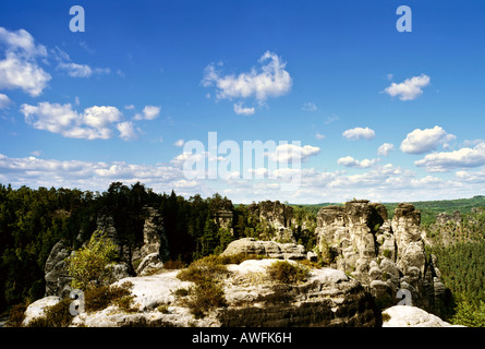 Felsformationen im Elbsandsteingebirge (Deutsch: Elbsandsteingebirge) auch bekannt als Sächsische Schweiz, Sachsen, Deutschland Stockfoto