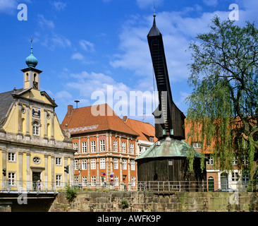 Kran und Häusern in den alten Hafen von Lüneburg, Niedersachsen, Deutschland, Europa Stockfoto