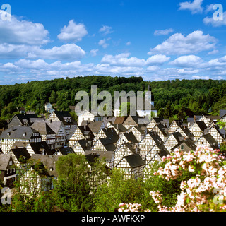 Fachwerk-Stil Häuser im historischen Zentrum der Stadt Freudenberg, Nordrhein-Westfalen, Deutschland, Europa Stockfoto