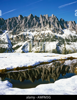 Hochkönig-Massivs spiegelt sich auf der Oberfläche eines Bergsees, Berchtesgadener Alpen, Salzburger Land, Österreich, Europa Stockfoto