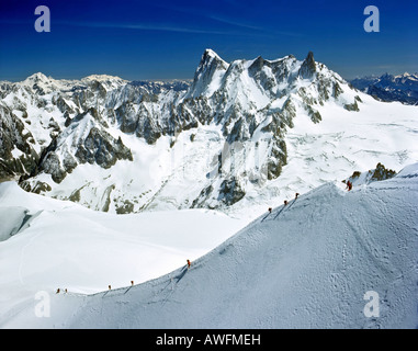 Abstieg vom Mt. Aiguille du Midi Vallée Blanche, Grandes Jorasses, Mont-Blanc-Massiv, Savoyer Alpen, Frankreich Stockfoto