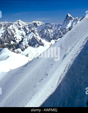 Aufstieg von Vallée Blanche auf Mt. Aiguille du Midi, Grandes Jorasses, Mont-Blanc-Massiv, Savoyer Alpen, Frankreich Stockfoto