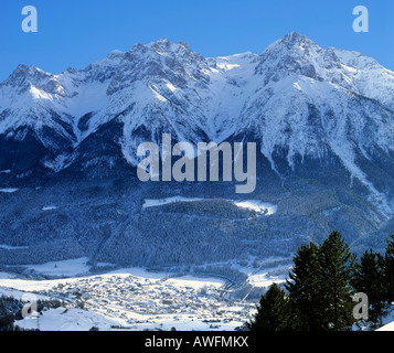 Scuol, Schulen, Sesvennagruppe Piz Lischana, Piz San Jon Dadora, niedriger Enaginde, Engadin, Graubünden, Schweiz, Europa Stockfoto