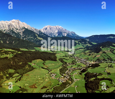 Luftaufnahme, Maria Alm Alm Urslautal (Urslau Vallley), Golfplatz, Steinernes Meer Hochplateau und Mt. Hochkoeni Stockfoto