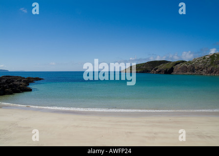 dh Bagh a Phollain Schottland Küste POLIN BAY BEACH SUTHERLAND SCHOTTLAND Scottish North West Highlands ruhiger britischer Sommer weißer Sand Blauer Himmel Meer niemand Stockfoto
