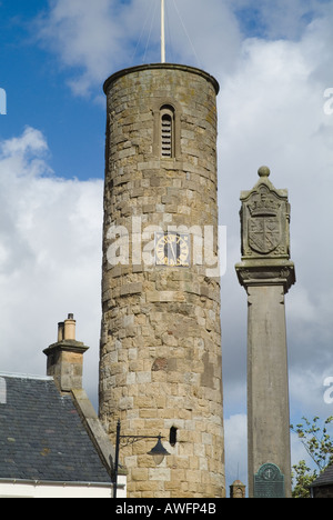 dh Irischer runder Turm ABERNETHY PERTHSHIRE SCHOTTLAND 11. Jahrhundert Türme Mercat Kreuz Stockfoto