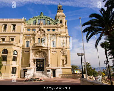 Ein seitlicher Blick auf das Casino von Monte Carlo in Monaco. Stockfoto