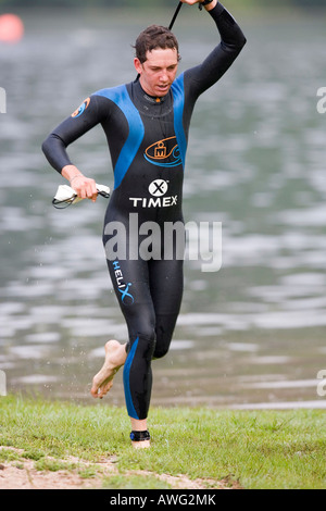 Andrew Hodges, ein Triathlet mit Timex, Rennen in Charlottesville International Triathlon er in Charlottesville, VA gewann Stockfoto