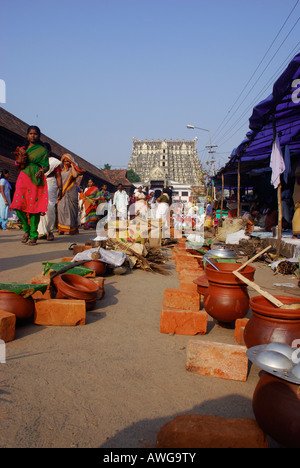 ATTUKAL PONGALA TRIVANDRUM KERALA EINS VON DEN GRÖßTEN FRAUEN FESTIVEL WELT Stockfoto