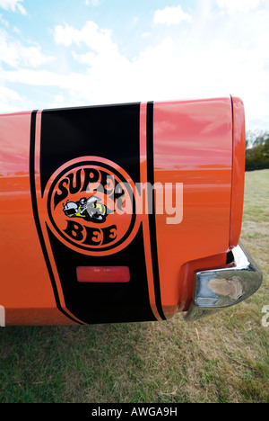 Von der Seite logo für eine Orange 1969 Dodge Superbee, Mitte des Jahrhunderts Stockfoto