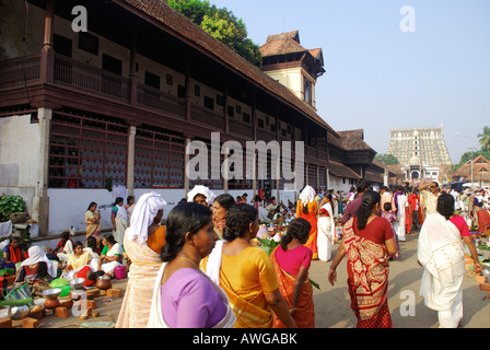 ATTUKAL PONGALA TRIVANDRUM KERALA EINS VON DEN GRÖßTEN FRAUEN FESTIVEL WELT Stockfoto