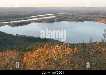 Alabama Jackson County, Sand Mountain, Pisgah, Gorham's Bluff Bed and Breakfast, Unterkunft, ein zweites Zuhause, Unterkunft, Tennessee River Blick aufs Wasser, Herbstfarbe Stockfoto