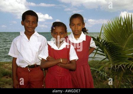 Belize, ehemaliges britisches Honduras, Karibisches Meer, Wasser, Mittelamerika, Panamerikanisch, Tropen, Belize City, Studenten der Central Christian School, Uniformen Stockfoto