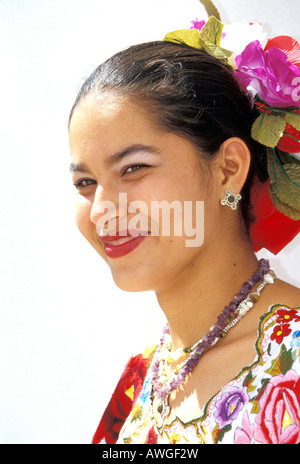Portrait eines mexikanischen Tänzerin. Stockfoto
