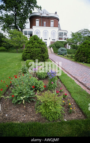 USA, Massachusetts, Boston, Charlestown Navy Yard, Kommandanten, außen, Hausgärten, des ältesten Gebäudes in Hof Stockfoto