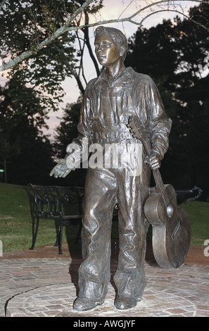 USA, Mississippi, Tupelo, Elvis Presley Geburtsort, Statue des jungen Elvis um 13 Uhr vom Bildhauer Michiel Van der Sommen (2002) Stockfoto