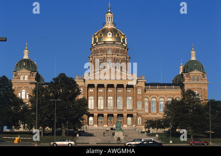 Iowa State Capitol, Fassade des 19. Jahrhunderts von Blattgold zentrale Kuppel dominiert, Des Moines, Iowa, USA Stockfoto