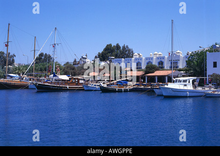 Türkei, Ägäis, Halbinsel Bodrum Yalikavak, Yachten vor Anker im Hafen, im Sommer Stockfoto