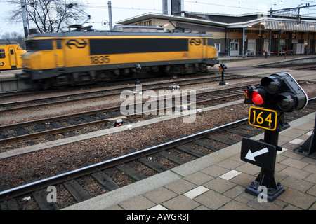 Eine Lokomotive, die Ankunft am Bahnhof in Venlo, Niederlande Stockfoto