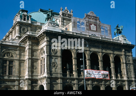 Österreich, Wien, Staatsoper (1869), Loggia auf Neo-klassizistischen Fassade der Wiener Staatsoper Stockfoto