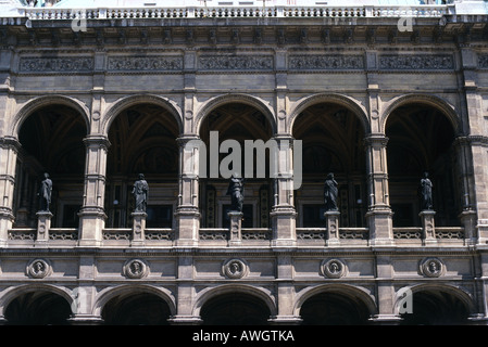 Österreich, Wien, Staatsoper (1869), Loggia auf Neo-klassizistischen Fassade der Wiener Staatsoper, Stockfoto