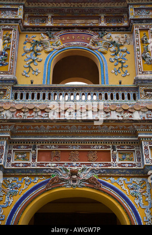 Detail des HIEN NHON Tores vor den Toren kaiserliche Stadt HUE, VIETNAM Stockfoto