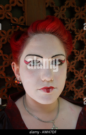 junge europäische Goth gekleidet als japanische Geisha Girl dsc 7109 Stockfoto