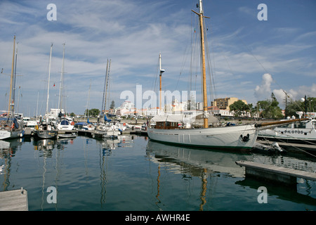 Boote in der Marina in Figueira da Foz Portugal gefesselt Stockfoto