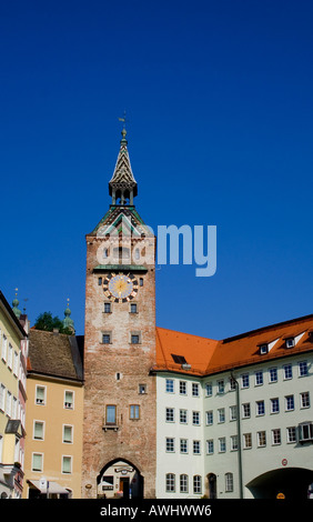 Clock Tower und bunten Häusern Stockfoto