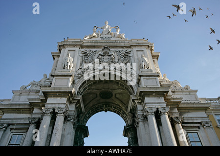 Der Arco da Victória oder Bogen des Sieges am Ende der Rua Augusta in Lissabon s Baixa Distrikt in Portugal Stockfoto