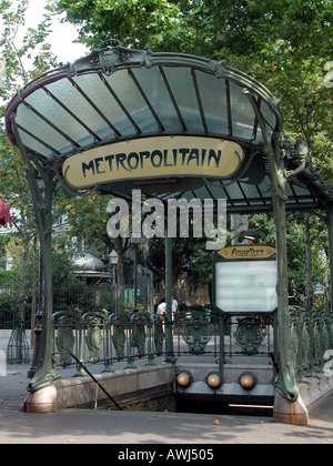Frankreich-Ile de France Paris Jugendstil-Baldachin in Metro-Station Abbesses und Eingang Ort des Abbessses in Montmartre Stockfoto