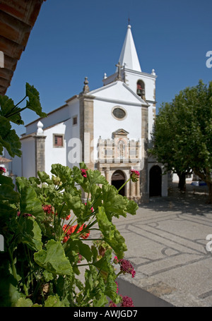 Die Kirche Santa Maria in der ummauerten Zitadelle Ortschaft Óbidos Portugal Stockfoto