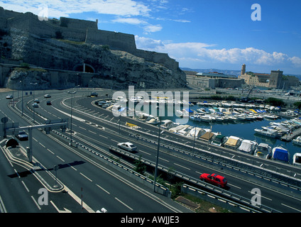 Autobahn um Marina, Vieux-Port, Marseille, Frankreich Stockfoto