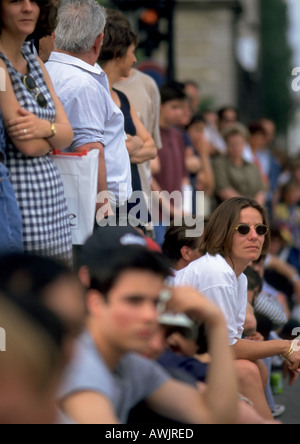 Menge Leute sitzen in Tribüne Stockfoto