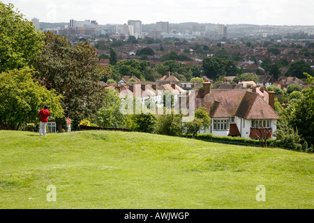 Blick nach Süden in Richtung Croydon aus Pollards Hill, Norbury, London Stockfoto