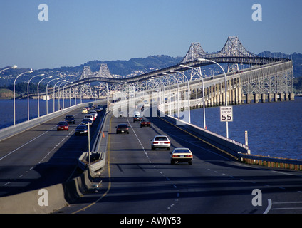 USA, Brücke über Gewässer, Vorderansicht Stockfoto