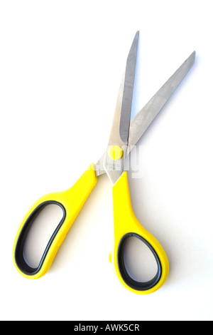 Schere vor weißem Hintergrund fotografiert Stockfoto