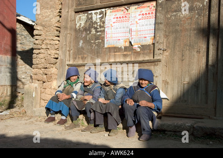 einheimische Frauen Baisha Dorf Lijiang Yunnan China Stockfoto