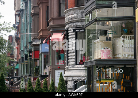 Geschäfte in der Newbury Street in Gegend Back Bay von Boston Massachusetts, USA Stockfoto