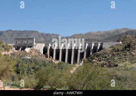 Bartlett Dammes zurückhält Verde River zum Lake Bartlett im Tonto National Forest in der Nähe von unbeschwerten Arizona Stockfoto