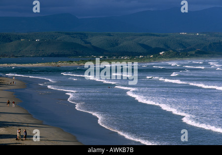 Wellen am Strand, Plettenberg Bay, Western Cape Province, Südafrika Stockfoto